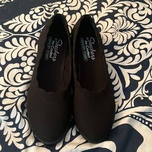 Ladies Skechers Air Cooled Memory Foam Shoes. EUC. Size 7